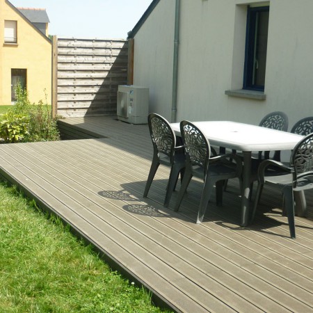terrasse composite sur lambourdes et pose de claustras